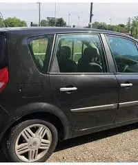 Renault Scenic 1.6 DYNAMIQUE 16v Gomme seminuove Renault Scenic 1.6 DYNAMIQUE 16v Gomme seminuove