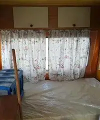 Roulotte completa di accessori veranda e cucinino