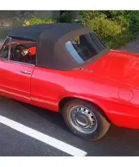 ALFA ROMEO Spider 1600 osso di seppia ALFA ROMEO Spider 1600 osso di seppia