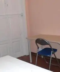 Singola in mansarda x ragazzo - centro