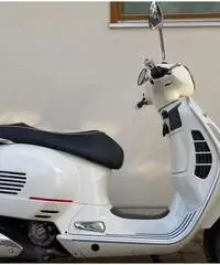 Piaggio Vespa 300 GTS - 2011
