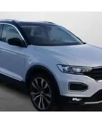 VW T-Roc 2.0tdi150cv 4WD TETTO-VIRTUAL-R19-LED2019 VW T-Roc 2.0tdi150cv 4WD TETTO-VIRTUAL-R19-LED2019