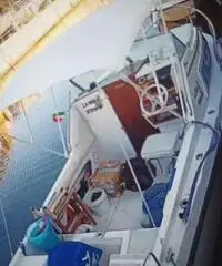 Barca a motore cabinata