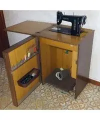 Macchina per cucito Necchi - Roma