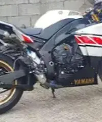 Yamaha r1 big bang Yamaha r1 big bang