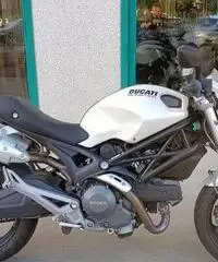 Ducati Monster 696 - 2009 Ducati Monster 696 - 2009