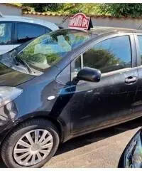 Toyota Yaris 1.0 5 porte Toyota Yaris 1.0 5 porte