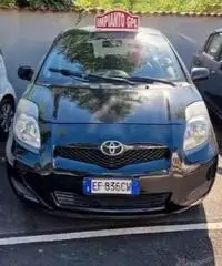 Toyota Yaris 1.0 5 porte Toyota Yaris 1.0 5 porte