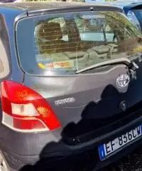 Toyota Yaris 1.0 5 porte Toyota Yaris 1.0 5 porte