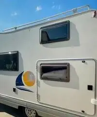 Camper mansardato 6 posti viaggio e 6 posti letto