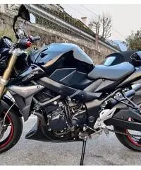 Suzuki GSR 750 Suzuki GSR 750