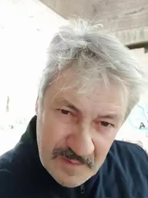Effettuo tinteggiatura interni Effettuo tinteggiatura interni